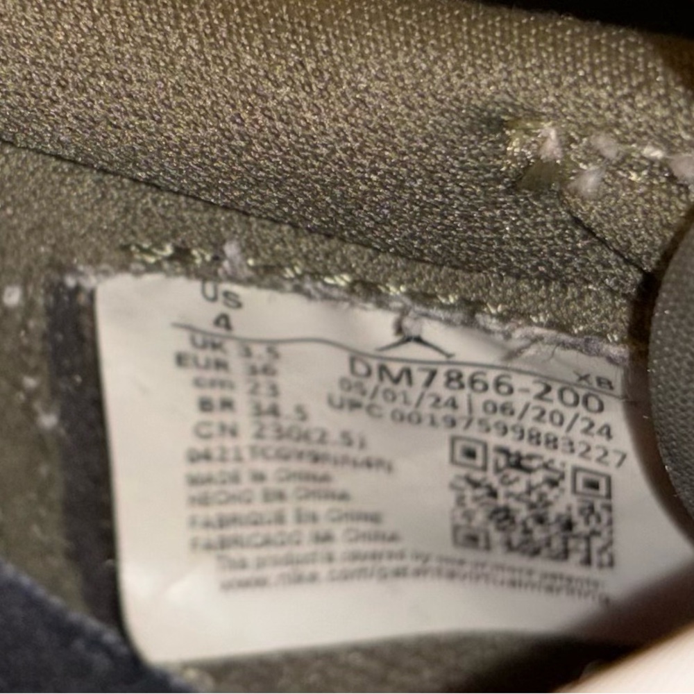 Travis Scott Low OG SP 'Olive' - Olive/Black/White - Picture 3 of 10